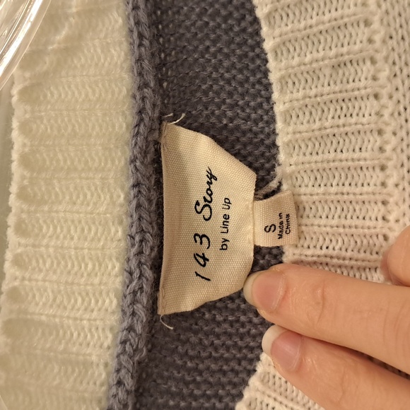 143 Story sweater - Picture 3 of 3